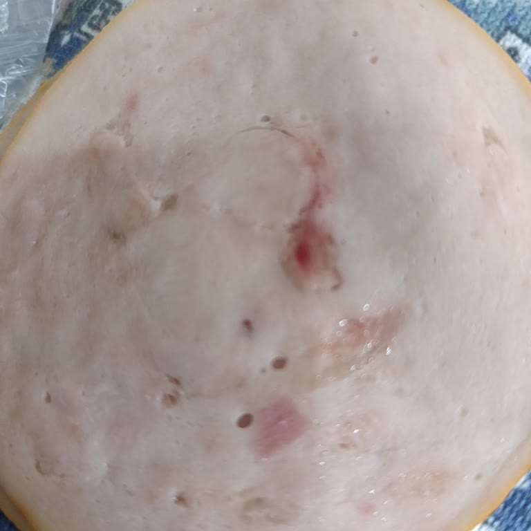 Aldığım Salamda Kan Çıktı, Ücret İadesi Ve Yaptırım Talep Ediyorum