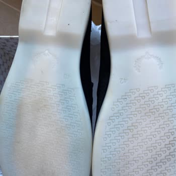 Aynı Sorun İki Kez: Yıpranmış Ve Hatalı Ayakkabı Gönderimi