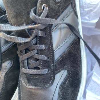 Aynı Sorun İki Kez: Yıpranmış Ve Hatalı Ayakkabı Gönderimi