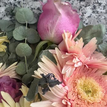 Çiçek Sepeti Özel Günümde Hayal Kırıklığı: Solmuş Ve Kötü Kokulu Çiçek Teslimatı