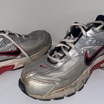 Aldığım Ayakkabının Rengi Soldu Ve Ön Kısmı Patladı