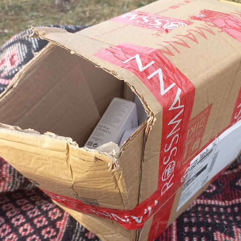 Kargo Kutuları Hasarlı Ve Açık Teslim Ediliyor, Müşteri Hizmetlerine Ulaşılamıyor