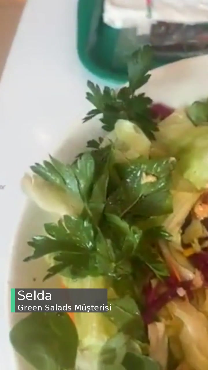 Green Salads Fileto Tavuk Eksik Malzeme videonun kapak resmi