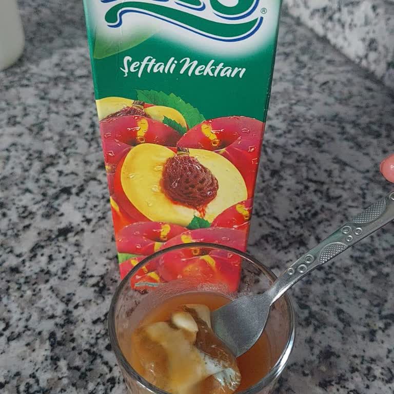 Mis Şeftali Meyve Suyunda Kötü Kokulu Ve Katı Cisimle Karşılaşılması