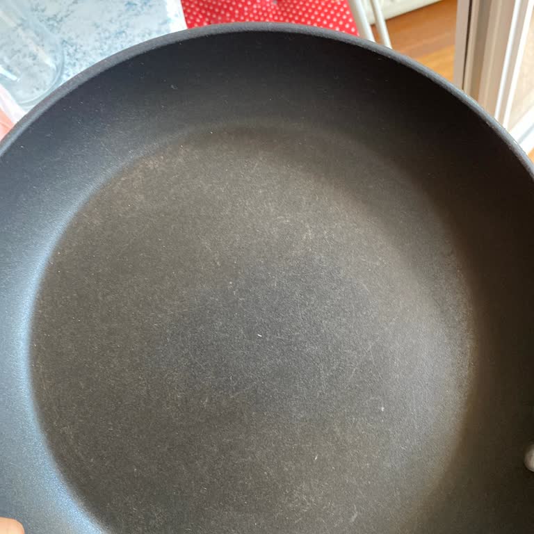 10 Yıl Garantili Tava Setinde Yapışma Ve Çizilme, Kapanan Mağaza Nedeniyle Mağduriyet