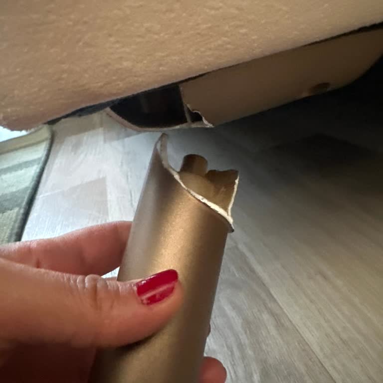 Kapanan Mağaza Nedeniyle Garanti Hakkımı Kullanamıyorum: Faturasız Koltuk Takımı İçin Çözüm Bekliyorum