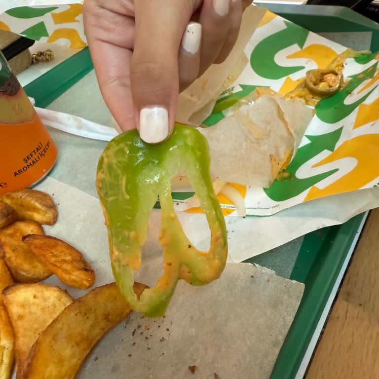 İzmir Mavibahçe Subway'de İlgisiz Personel Ve Eksik Sipariş Mağduriyeti
