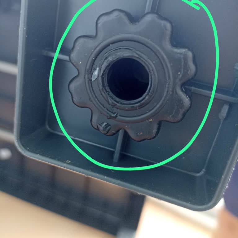 Hasarlı Ve Eksik Parçalı Masa Takımı İçin Çözüm Sunulmuyor