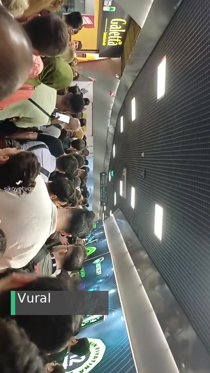 İstanbul Büyükşehir Belediyesi Gayrettepe Metro İstasyonunda İnsan Trafiği Yaratıldı videonun kapak resmi