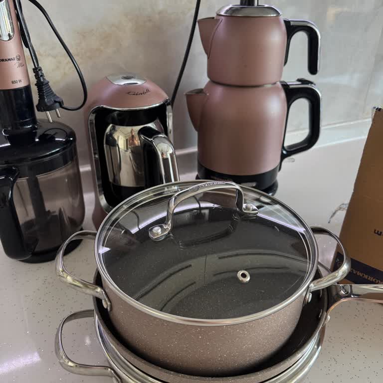 Yeni Alınan Tencere Setinin Cam Kapağı Kullanım Sırasında Patladı