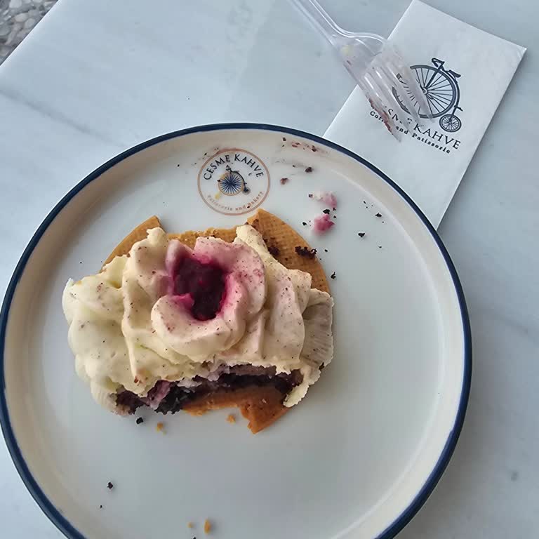 Bayat Pasta Ve İlgisiz Hizmet Nedeniyle Hayal Kırıklığı