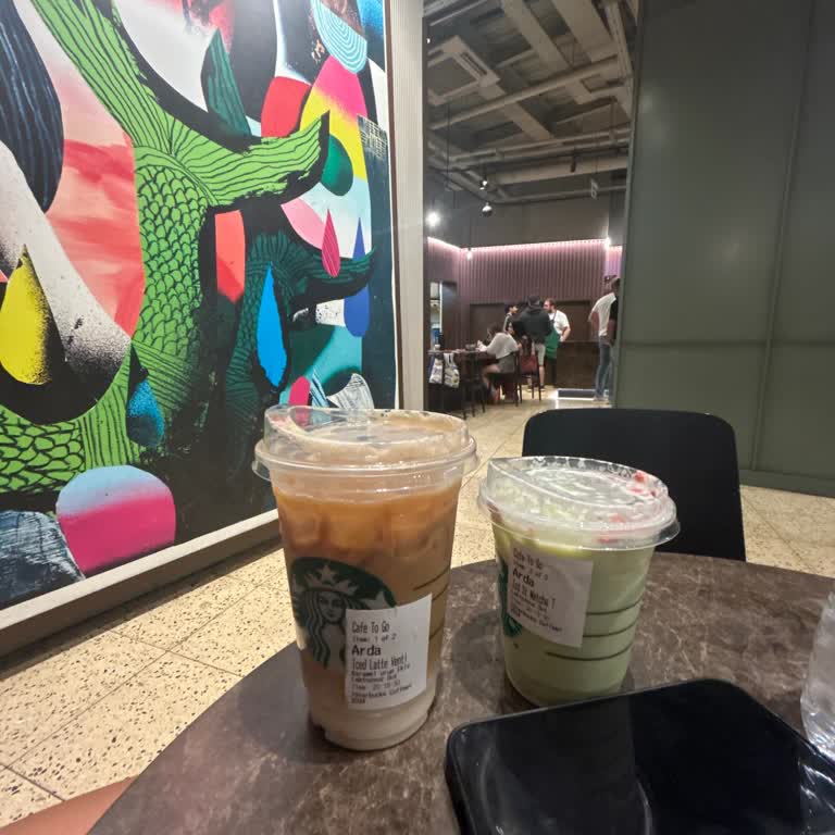 Yaşım Nedeniyle Üst Kata Alınmadım, Starbucks’tan Açıklama Ve Özür Bekliyorum