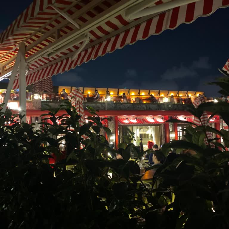 Müşteriyle İlgilenmeyen Personel Ve Saygısız Hizmet