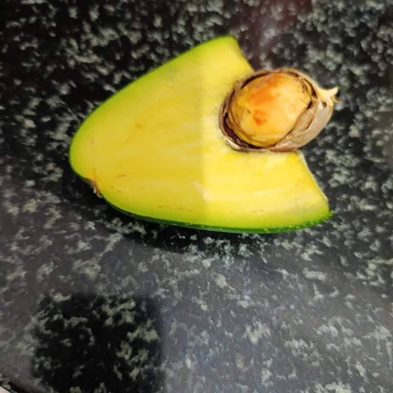 Tahtakale Spot Kimyasal Kokulu Avokado Sağlığımı Tehdit Etti, Ücret İadesi İstiyorum!