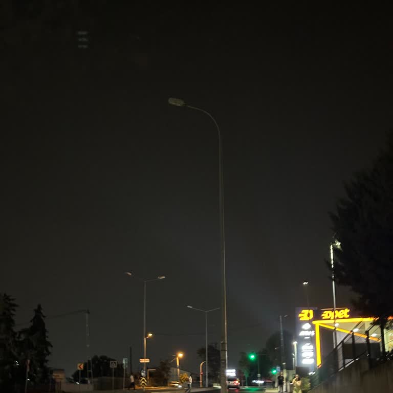 Kurtköy Mahallesi'nde Sokak Lambalarının Yanmadığı İçin Güvenlik Endişesi