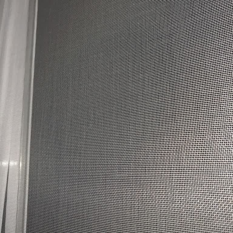 Sürekli Kapanan Sokak Lambası Güvenliğimizi Tehdit Ediyor