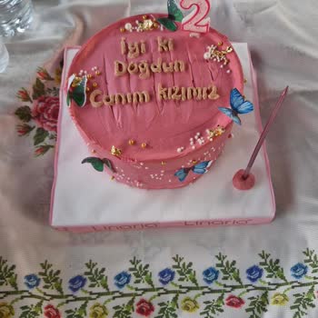 Özel Tasarım Pastada Yoğun Gıda Boyası Ve İlgisiz Yetkili Sorunu