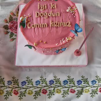 Özel Tasarım Pastada Yoğun Gıda Boyası Ve İlgisiz Yetkili Sorunu