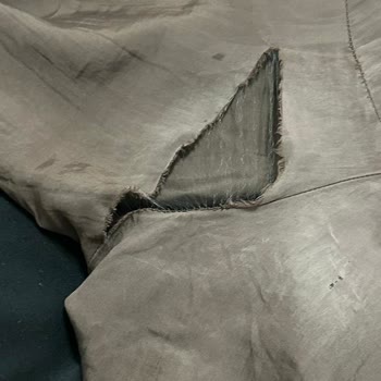 Kısa Sürede Yırtılan Takım Ve İlgisiz Müşteri Hizmeti