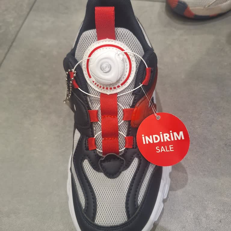 Mağaza Çalışanının Azarlayıcı Tavrı Ve İlgisizliği Alışverişimi Olumsuz Etkiledi