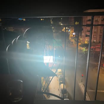 Reklam Panosunun Yoğun Işığı Nedeniyle Yaşam Kalitemin Bozulması