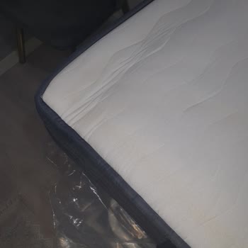 Lekeli Ve Ambalajsız Yatak Teslimatı Mağduriyet Yaşattı