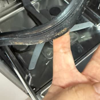 Arçelik Bulaşık Makinemde Yıllardır Süren Paslanma Ve Eksik Parça Mağduriyeti