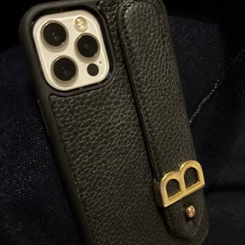 Pahalı Telefon Kılıfı Kusurlu Çıktı, Firma İlgisiz Kaldı