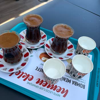 Bir Çay Bardağı Türk Kahvesine Ödenen Yüksek Fiyat Şaşkınlık Yarattı