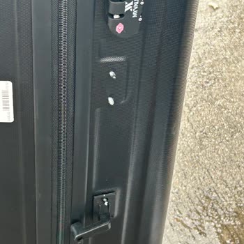 Ajet Uçuşunda Valizim Hasar Gördü, Mağduriyetimin Giderilmesini İstiyorum