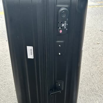 Ajet Uçuşunda Valizim Hasar Gördü, Mağduriyetimin Giderilmesini İstiyorum