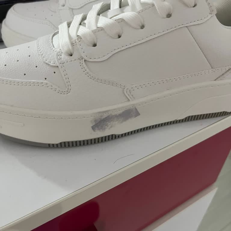 Aldığım Ayakkabıda Çıkmayan Boya Lekesi Var, Değişim Talep Ediyorum