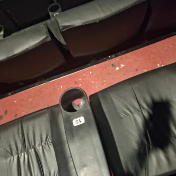 Kirli Ve Aşırı Sıcak Sinema Salonunda Film İzleyemedik