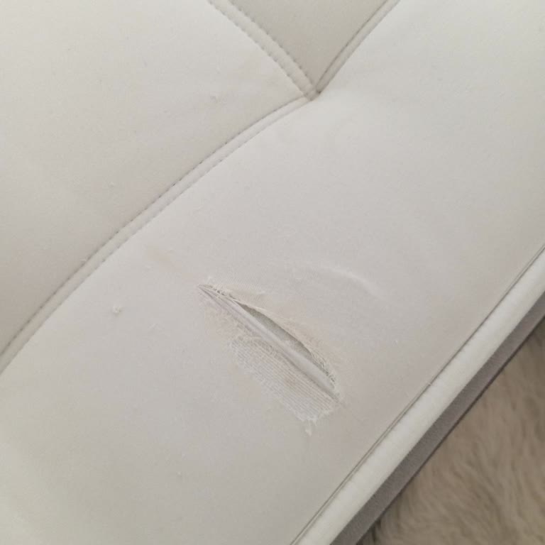 İstikbal 6 Aylık Live Model Yatakta Yırtıklar Ve Çözüm Sunulmaması Mağduriyet Yarattı!