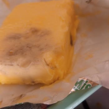 Şok Marketten Alınan Tereyağının Küflü Ve Erimiş Çıkması