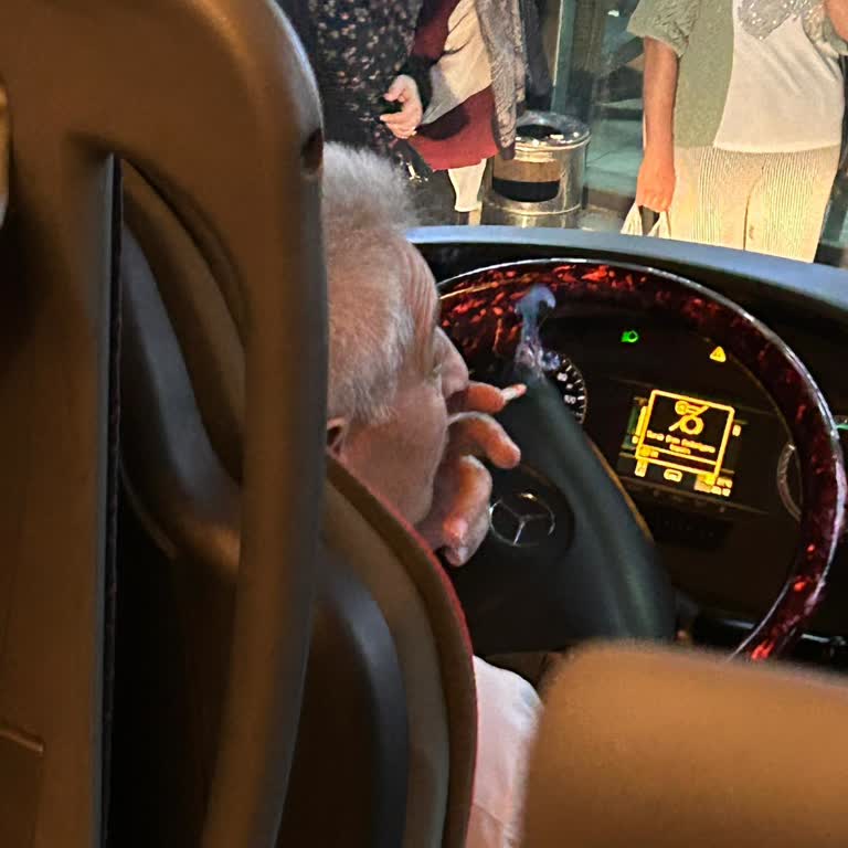Otobüs Şoförünün Sigara İçmesi Ve Yolculara Saygısız Davranışı