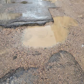 Bir Aydır Kazı Sonrası Bozulan Yol İçin Belediyeden Çözüm Bekleniyor