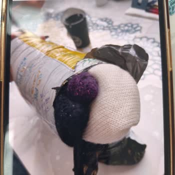 Kargom Kapı Önüne Bırakıldı, Paket Açılmış Ve Müşteri Hizmetlerinden Çözüm Alamadım