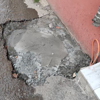 Kazı Sonrası Asfaltlama Yapılmıyor, Sokağımız Tehlikede