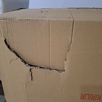 Kargo Apartman Girişine Bırakıldı, Ürünler Islak Ve Hasarlı Teslim Edildi