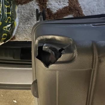 Ajet Uçuşunda Hasarlı Bagaj Ve Yetersiz Bilgilendirme Nedeniyle Mağduriyet!