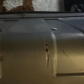 Ajet Uçuşunda Hasarlı Bagaj Ve Yetersiz Bilgilendirme Nedeniyle Mağduriyet!