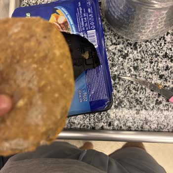 Dondurulmuş Köftenin Bozuk Ve Şekilsiz Satılması Hayal Kırıklığı Yarattı