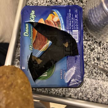 Dondurulmuş Köftenin Bozuk Ve Şekilsiz Satılması Hayal Kırıklığı Yarattı