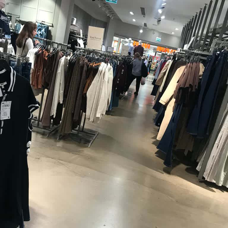 Koton Mağazasındaki Ağır Koku Ve Sağlıksız Ürünler Alışverişi İmkansız Kılıyor