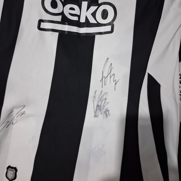 Yıkanınca İmzaları Silinen Beşiktaş Formasına Yüksek Ücret Ödedim