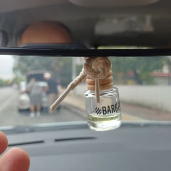 Araç Kokusu Sızdırdı, Koltuklar Ve Eşyalar Zarar Gördü