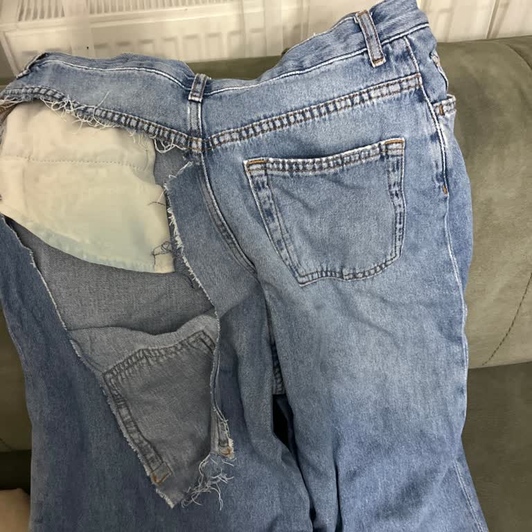 Zara Mağazasında Pantolonum Paramparça Edildi Ve Haksız İthamlarla Karşılaştım