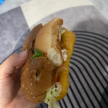 Burger King Siparişim Yanık Ve Kırık Ekmekle Teslim Edildi