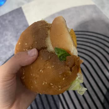 Burger King Siparişim Yanık Ve Kırık Ekmekle Teslim Edildi